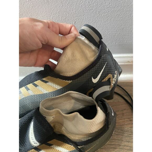 Athletic_Shoes